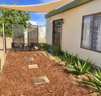 Cute Private Studio Flat with AIRCON - Accommodation Burleigh