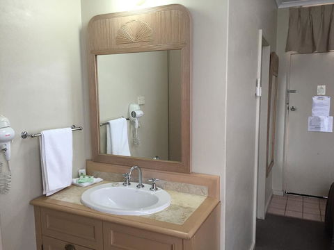Dawson Motor Inn - Accommodation Burleigh 2