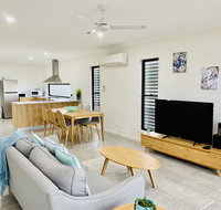 DAYDREAMING Airlie Beach Water views  only 200m to boardwalk. - Accommodation Burleigh