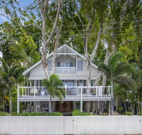 Decked Out By The Sea - Accommodation Burleigh