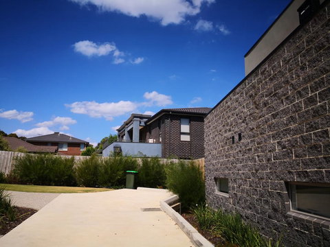 Delicate And Peaceful Bundoora Townhouse 20-R2 - Accommodation Burleigh 2