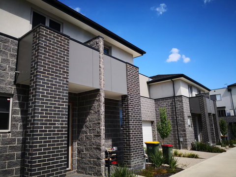 Delicate And Peaceful Bundoora Townhouse 20-R2 - Accommodation Burleigh 1