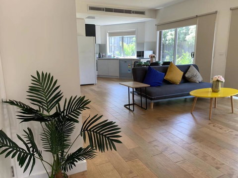 Delicate And Peaceful Bundoora Townhouse 20-R3 - Accommodation Burleigh 0