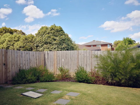 Delicate And Peaceful Bundoora Townhouse 20-R3 - Accommodation Burleigh 1