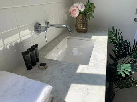 Delicate And Peaceful Bundoora Townhouse 7-R1 - Accommodation Burleigh 2