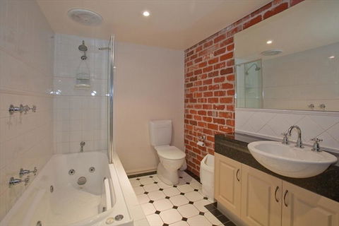 Dock's At The Mill - Accommodation Burleigh 3