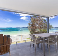 Dolphin Escape Soldiers Point' 121 Soldiers Point Road - Accommodation Burleigh