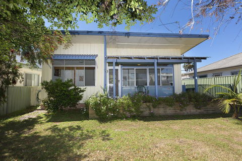 DOUGLAS COTTAGE FORSTER - Accommodation Burleigh 0