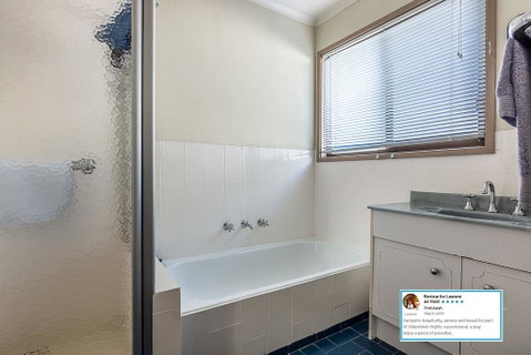 Eagle Bay Cottage - Accommodation Burleigh 2