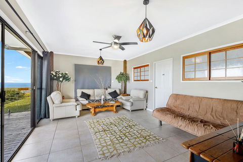 Eagles Loft - Accommodation Burleigh 1