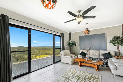 Eagles Loft - Accommodation Burleigh 2