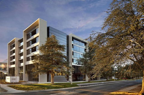 East Hotel And Apartments - Accommodation Burleigh 0