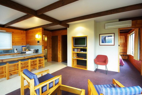 Edge Of The Bay Resort - Accommodation Burleigh 3