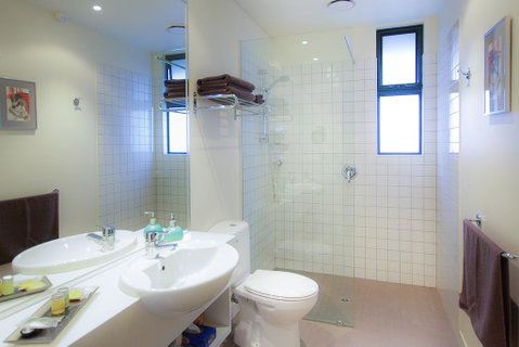 Edge Of The Bay Resort - Accommodation Burleigh 2