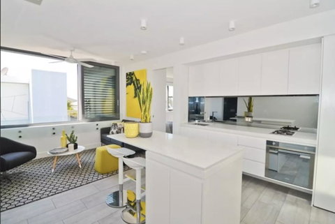 EIGHT TWO NINE TWO V: BONDI BEACH - Accommodation Burleigh 0