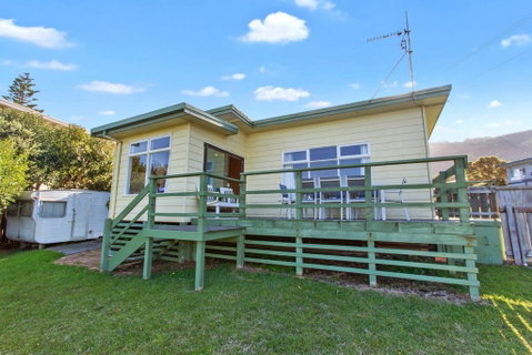 EIGHTY STEPS - Walk To The Ocean Edge - Accommodation Burleigh 2