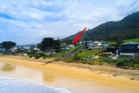 EIGHTY STEPS - Walk To The Ocean Edge - Accommodation Burleigh 3