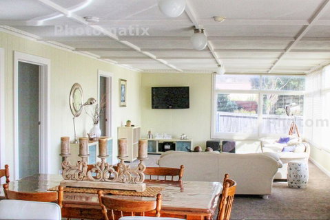 Elusive Penguin - Accommodation Burleigh 3