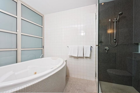 Embassy Apartment North Terrace - Accommodation Burleigh 3