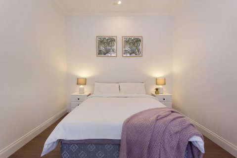Emu At White Gum Lodge - Accommodation Burleigh 1