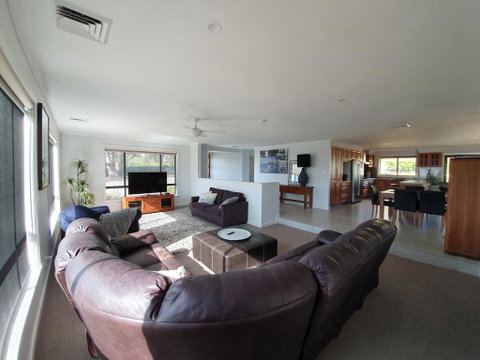 EP Getaway - Accommodation Burleigh 3