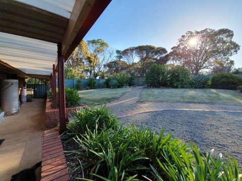 EP Getaway - Accommodation Burleigh 2