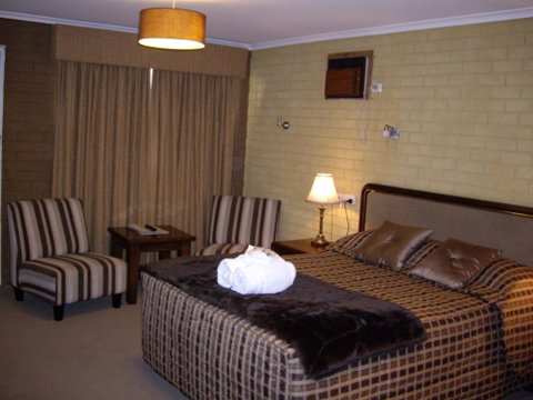 Estelle Kramer Motel - Accommodation Burleigh 2