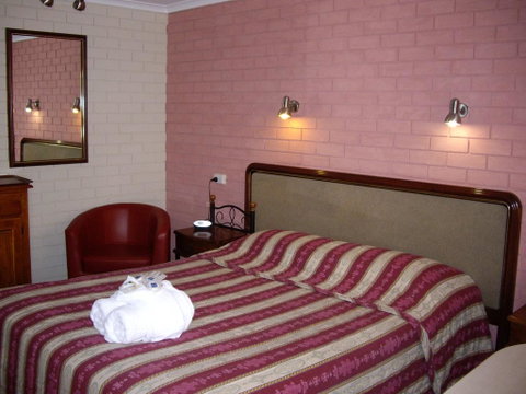 Estelle Kramer Motel - Accommodation Burleigh 3