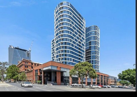 Everhome Melbourne Village - Accommodation Burleigh 2