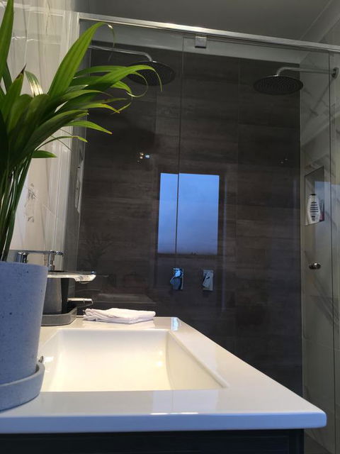 Executive Villa, Private 2 Bedroom In Ideal Location - Accommodation Burleigh 2