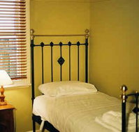 Eyre House - Accommodation Burleigh