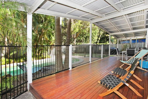 FABULOUS HOLIDAY HIDEAWAY - COOLUM BEACH - Accommodation Burleigh 1
