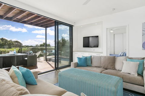 Fabulous Home - Families Only - Accommodation Burleigh 3