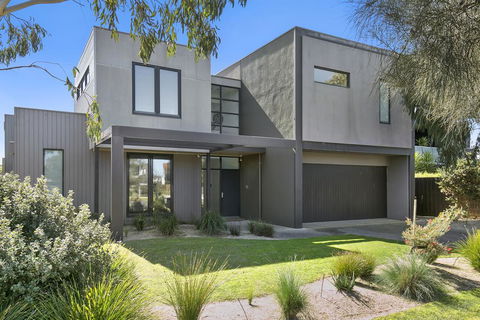 Fabulous Home - Families Only - Accommodation Burleigh 1