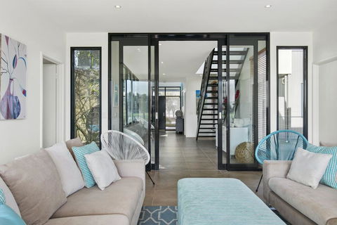 Fabulous Home - Families Only - Accommodation Burleigh 2