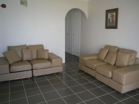 Fabulous Location - Ground Floor Waterfront Unit! Clearview Apartments - Accommodation Burleigh 0