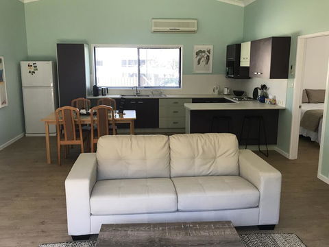 FAIRVIEW 25A - Waterfront Home - Accommodation Burleigh 2