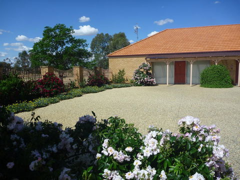 Fairways Bed & Breakfast At Jerilderie - Accommodation Burleigh 0
