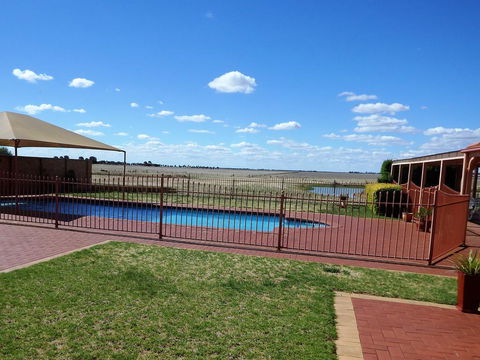 Fairways Bed & Breakfast At Jerilderie - Accommodation Burleigh 1