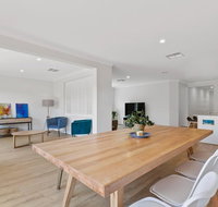 Family holiday paradise - new modern beach house - Accommodation Burleigh
