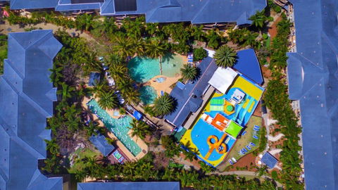 FAMILY PARADISE - Accommodation Burleigh 0
