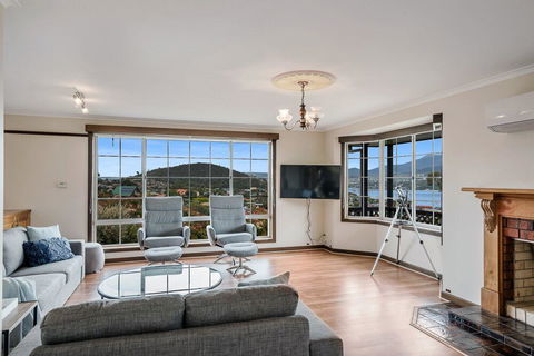 FAMILY With Children Of All Ages - Water/Bridge View - Accommodation Burleigh 3