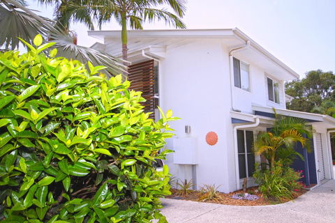 FANTASTIC HOLIDAY UNIT IN A PERFECT LOCATION - Accommodation Burleigh 0