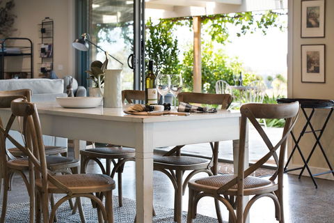 Farmer Smith Estate - Sunrise Retreat - Accommodation Burleigh 2