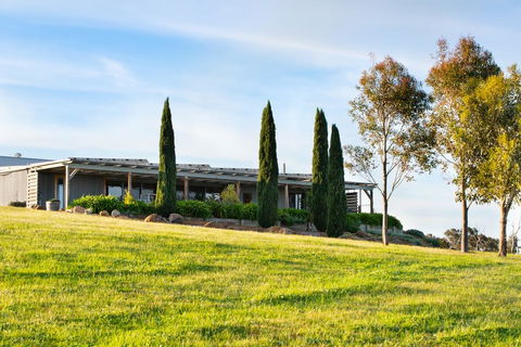 Farmer Smith Estate - Sunrise Retreat - Accommodation Burleigh 3