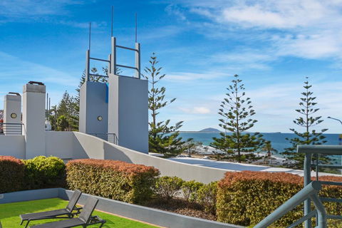 FAVOURITE GET-AWAY ON THE BEACHFRONT - Accommodation Burleigh 3