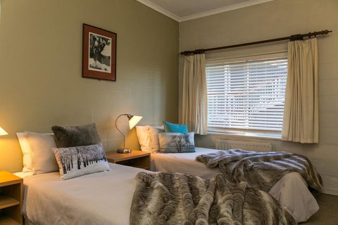 Feathertop Alpine Lodge - Accommodation Burleigh 1
