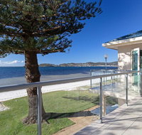 Filoli' 91 Foreshore Drive - huge waterfront home - Accommodation Burleigh