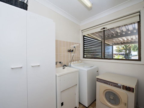 Fingal Beach Shack @ Fingal Bay - Accommodation Burleigh 1