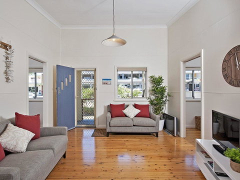 Fingal Beach Shack @ Fingal Bay - Accommodation Burleigh 0